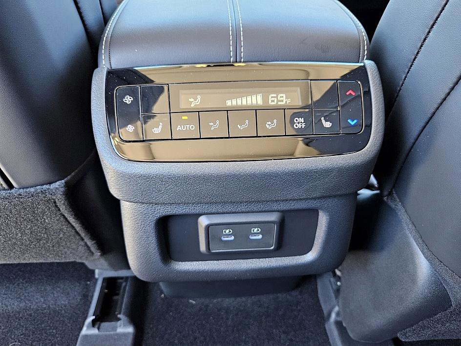 2026 Infiniti QX60 Luxe photo 11