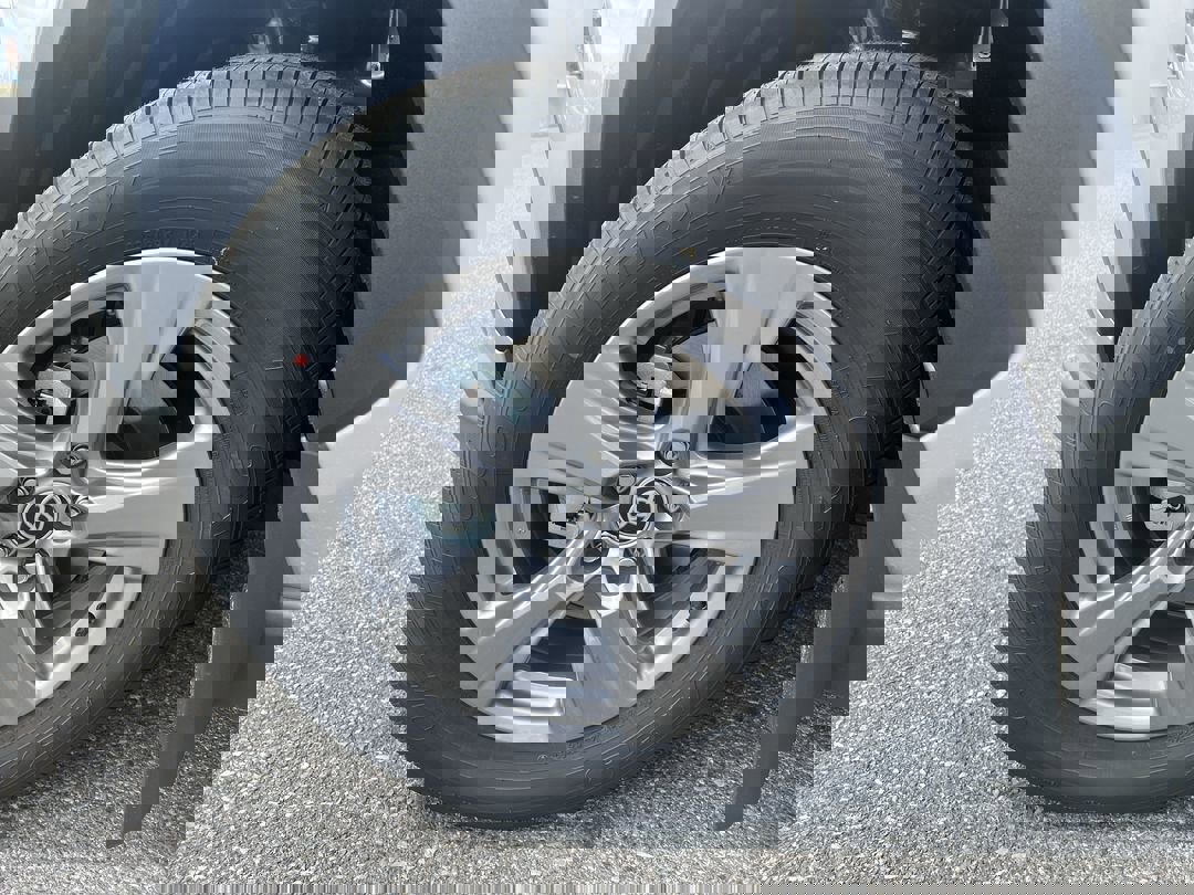 2025 Toyota RAV4 Hybrid XLE photo 11