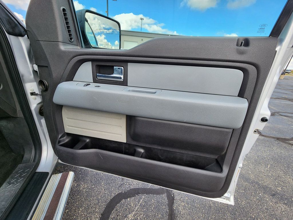 2012 Ford F-150 XLT photo 21