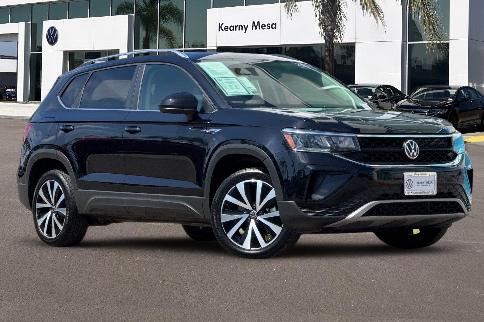 2022 Volkswagen Taos SE photo 2