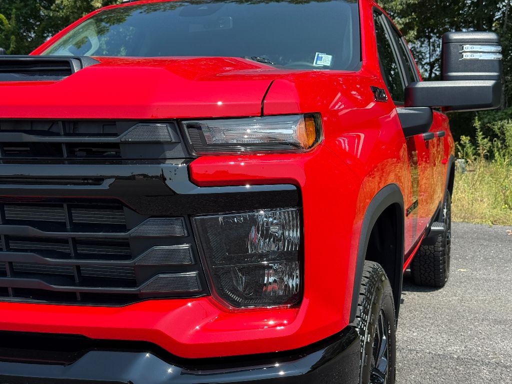 2025 Chevrolet Silverado 2500HD Custom photo 13