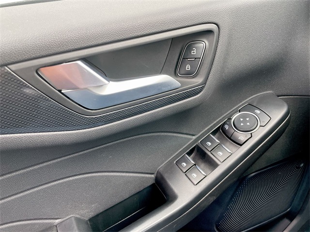 2024 Ford Escape ST-Line photo 5