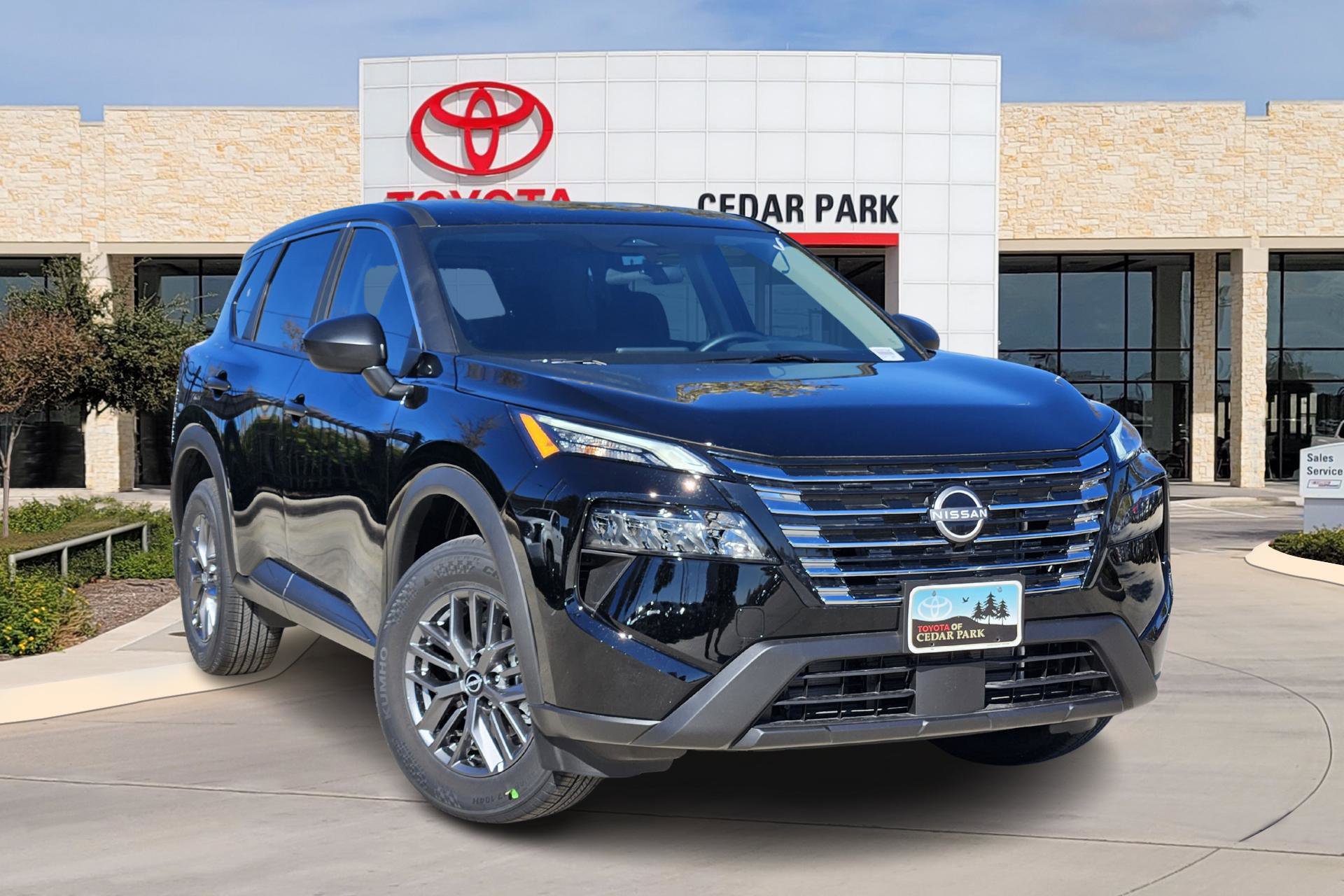 2026 Nissan Rogue S's photo