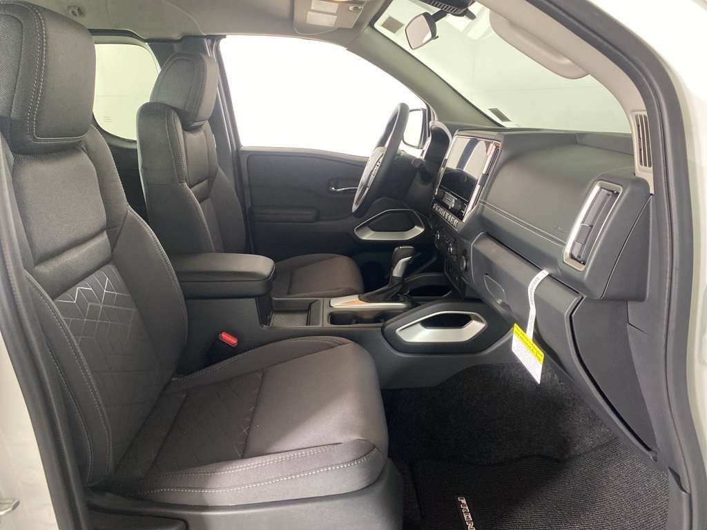 2025 Nissan Frontier SV photo 24