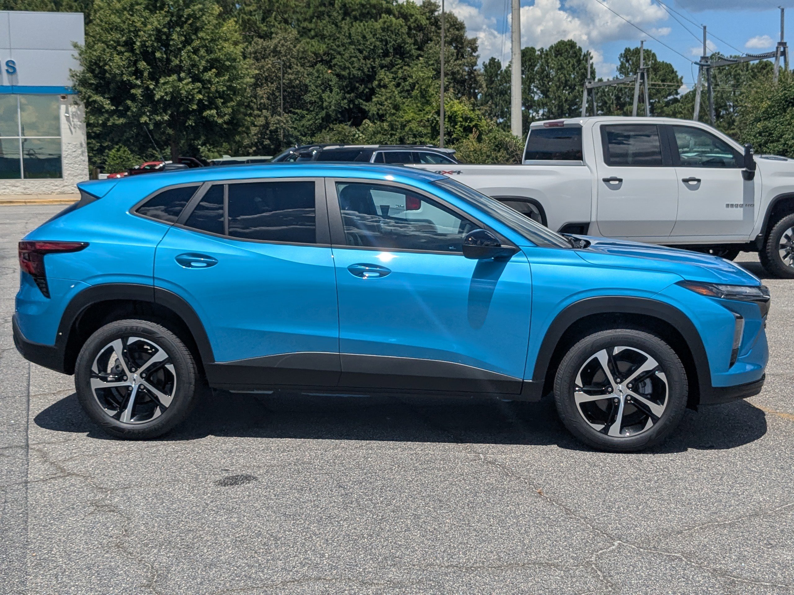 2025 Chevrolet Trax photo 3