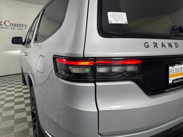 2024 Jeep Grand Wagoneer II photo 17