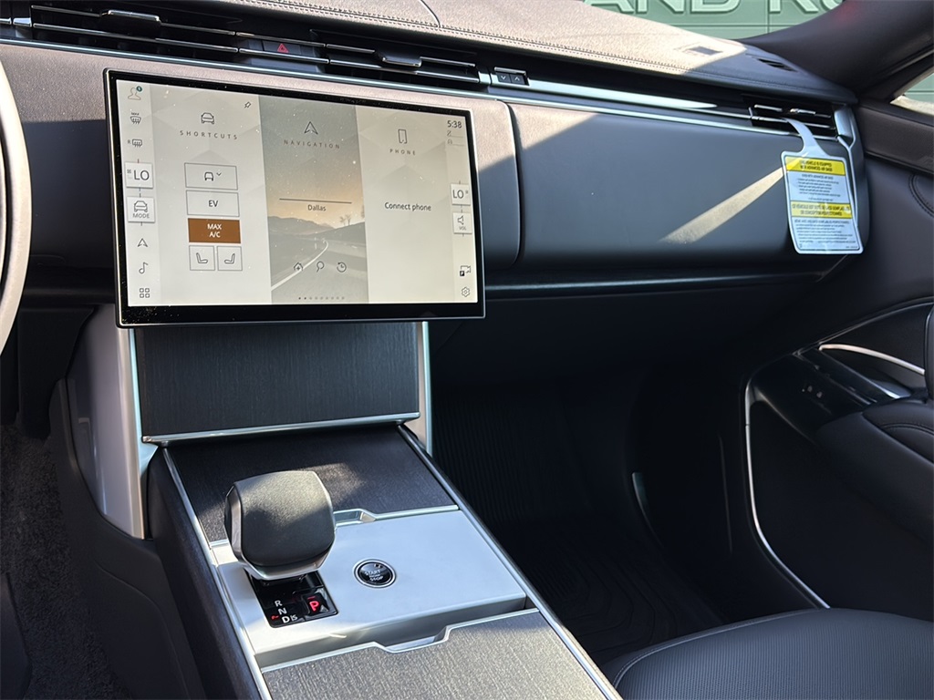 2025 Land Rover Range Rover SE photo 8