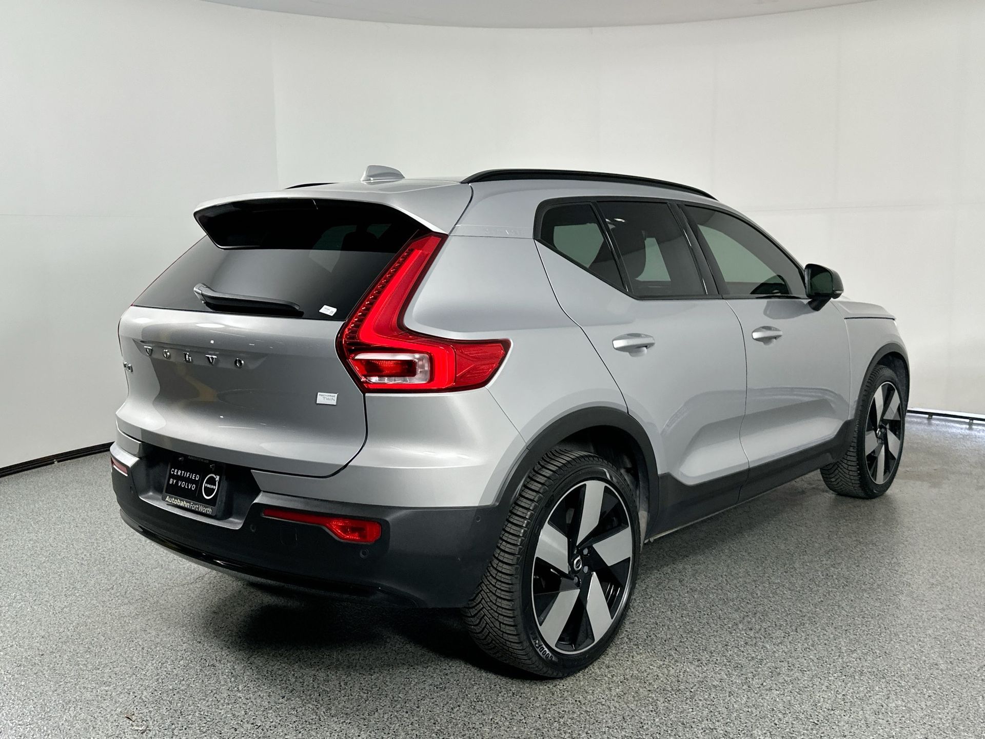 2023 Volvo XC40 Recharge Ultimate photo 4