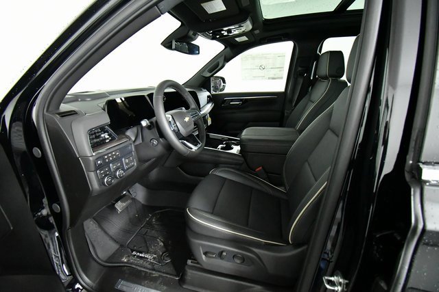 2026 Chevrolet Suburban Premier photo 4