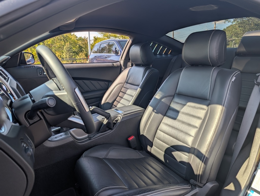 2013 Ford Mustang GT Premium photo 13