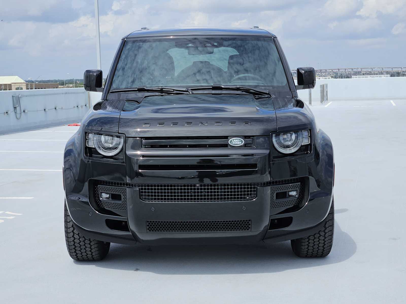 2025 Land Rover Defender 110 X-Dynamic SE photo 2