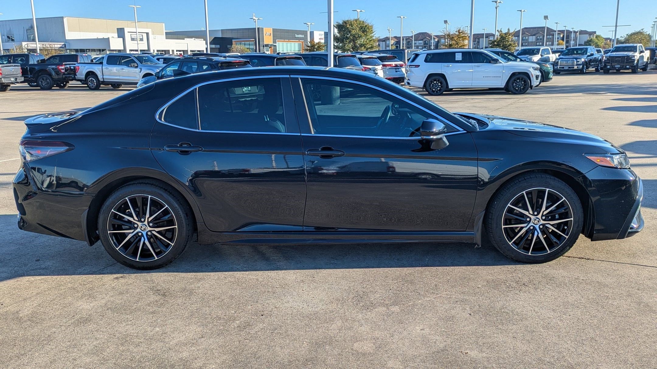 2023 Toyota Camry SE photo 2