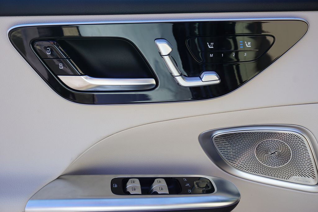 2025 Mercedes Benz C 300 photo 21