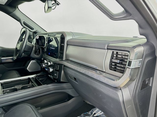 2025 Ford F-450 photo 31