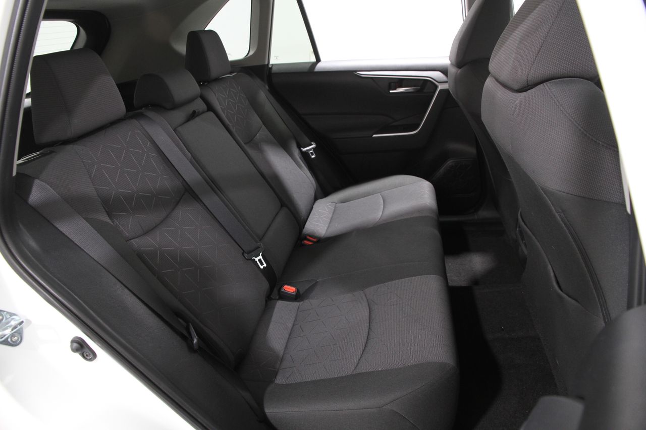 2024 Toyota RAV4 XLE photo 17