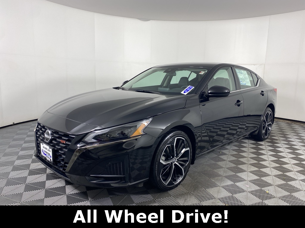 2024 Nissan Altima 2.5 SR photo 3