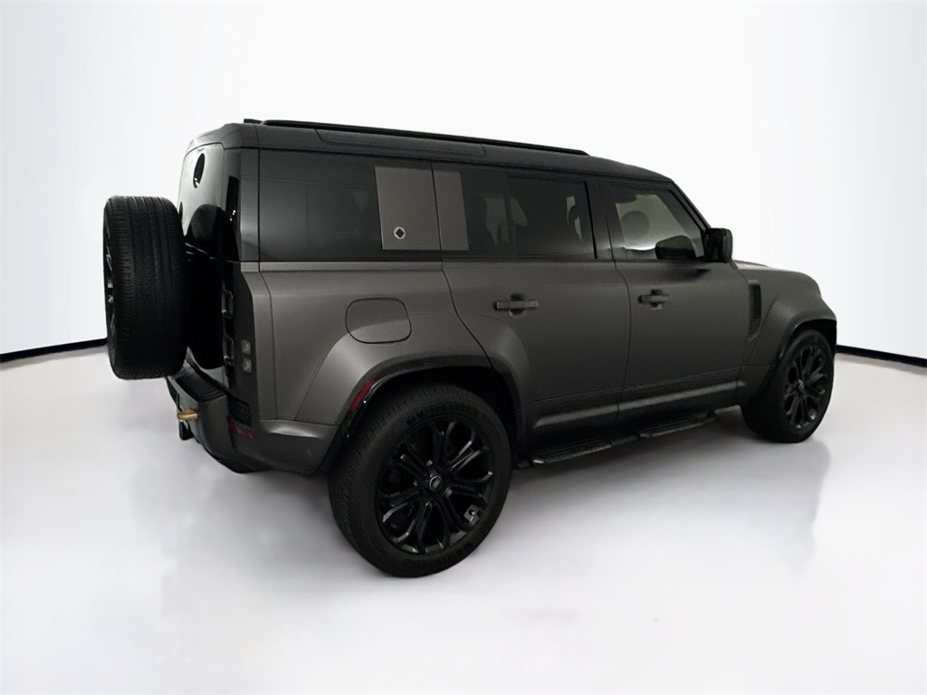 2025 Land Rover Defender 110 V8 photo 5