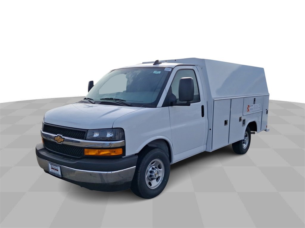 2025 Chevrolet Express Base's photo