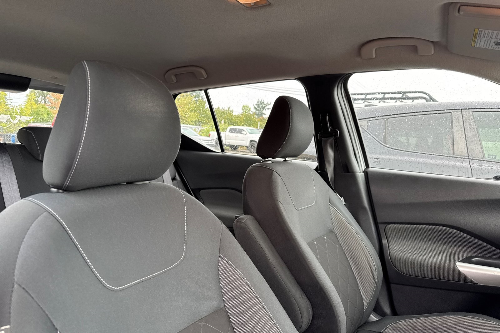 2020 Nissan Kicks SV photo 16