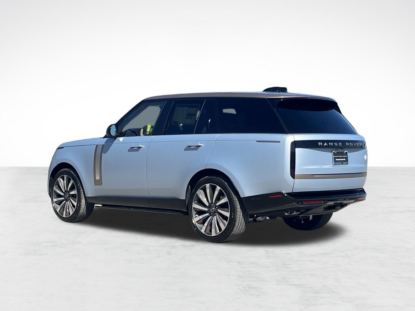 2025 Land Rover Range Rover SV photo 3