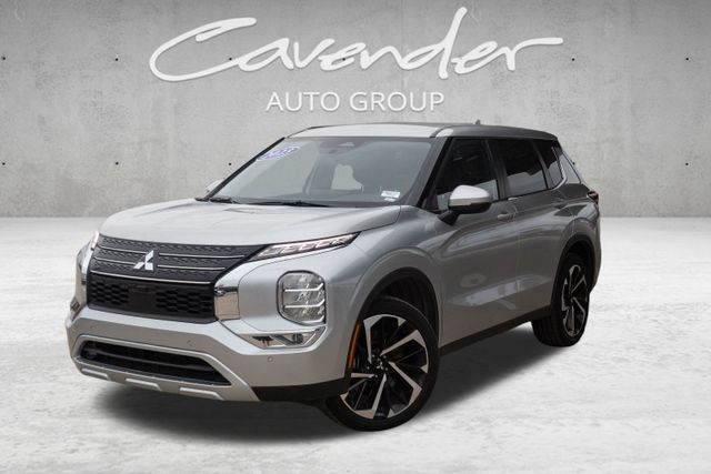 2023 Mitsubishi Outlander SE's photo