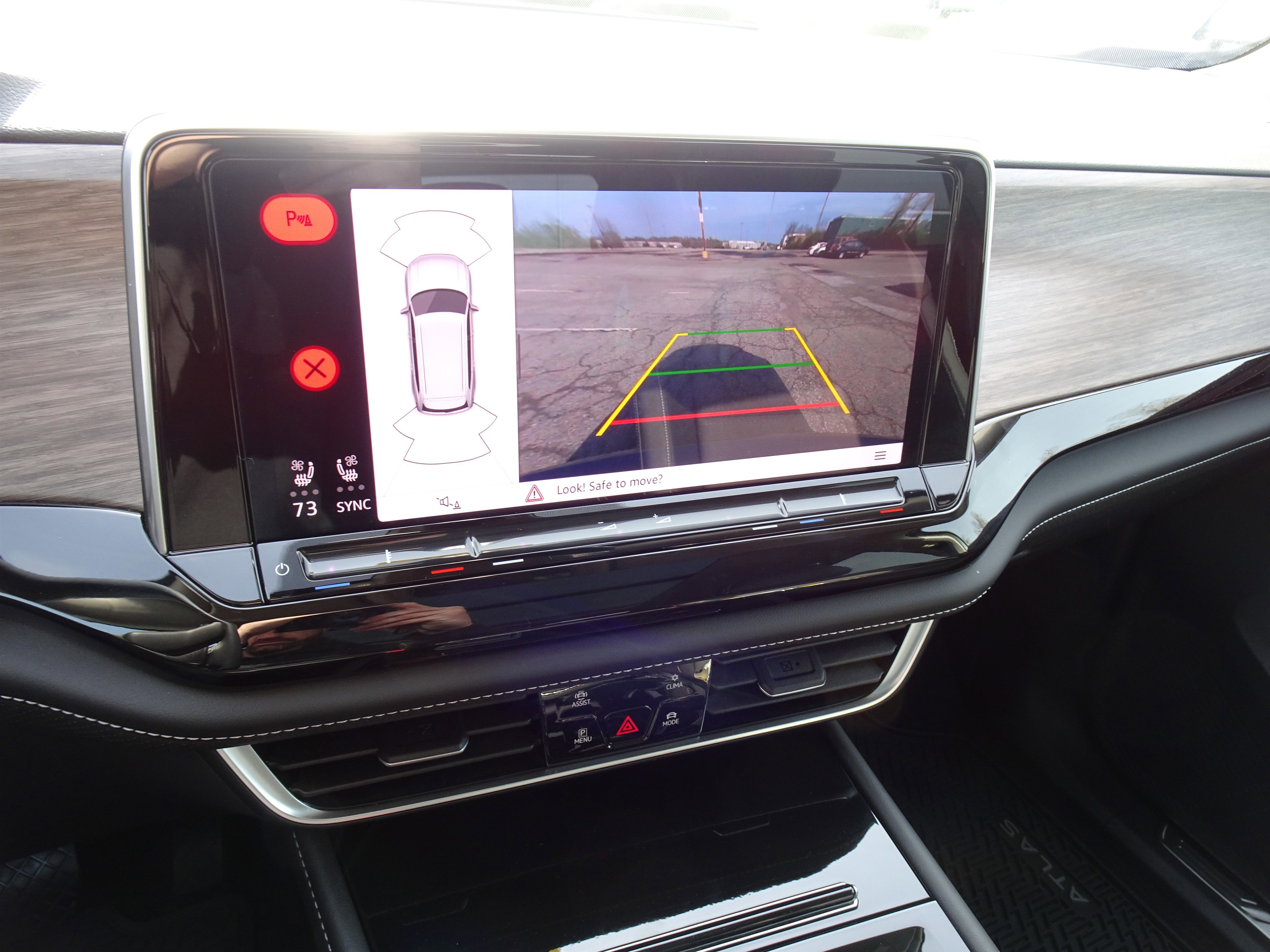 2025 Volkswagen Atlas SEL photo 2