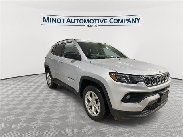 2024 Jeep Compass Latitude photo 2