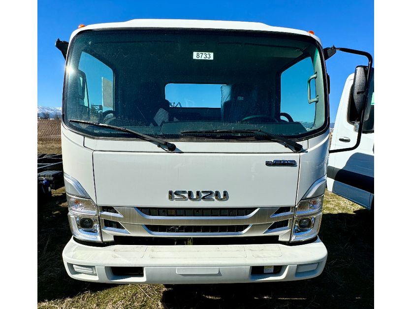 New 2024 Isuzu NRR's photo