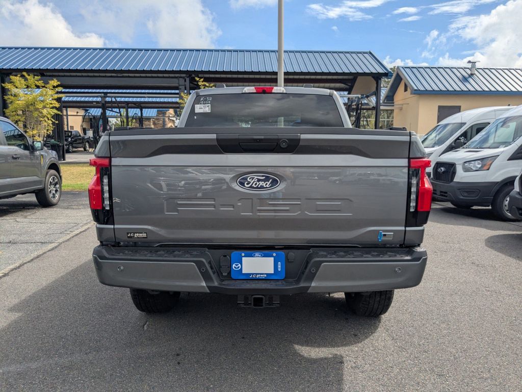 2025 Ford F-150 Lightning photo 4