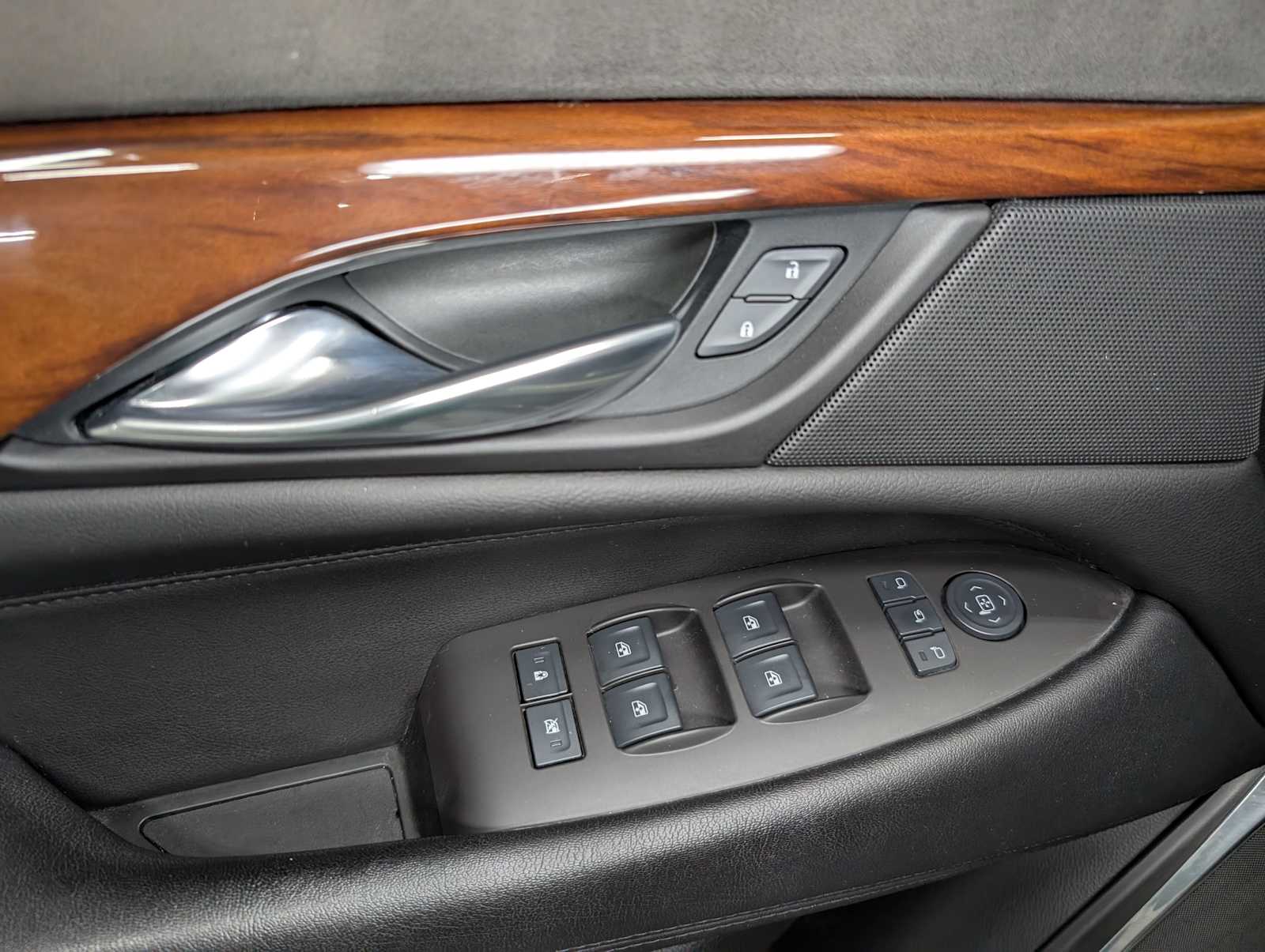 2016 Cadillac Escalade ESV Premium photo 38