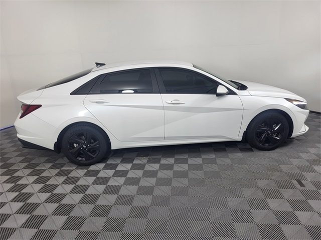 2022 Hyundai Elantra SEL photo 4