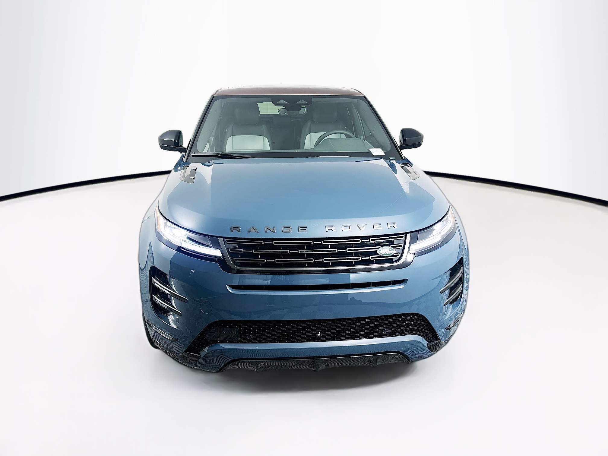 2026 Land Rover Range Rover Evoque Dynamic SE photo 2