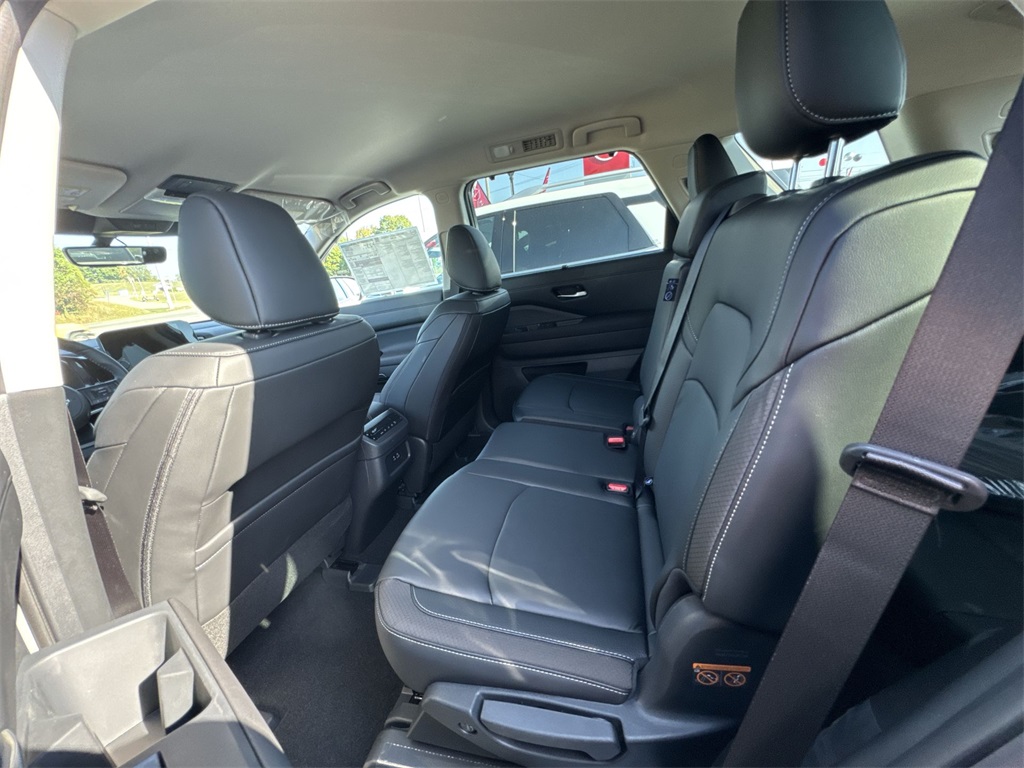 2025 Nissan Pathfinder SL photo 26