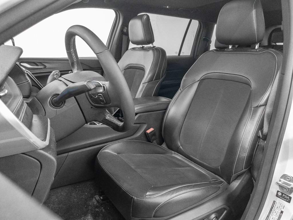 2023 Jeep Grand Cherokee Altitude photo 9