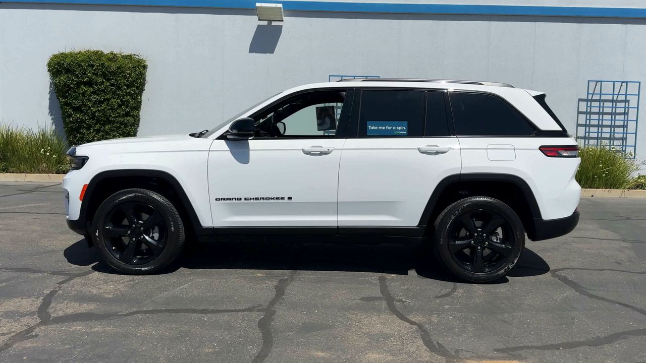 2023 Jeep Grand Cherokee Altitude photo 7