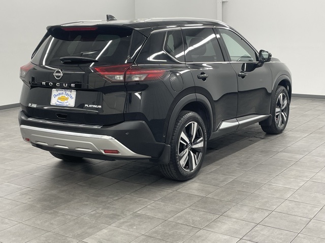 2022 Nissan Rogue Platinum photo 2