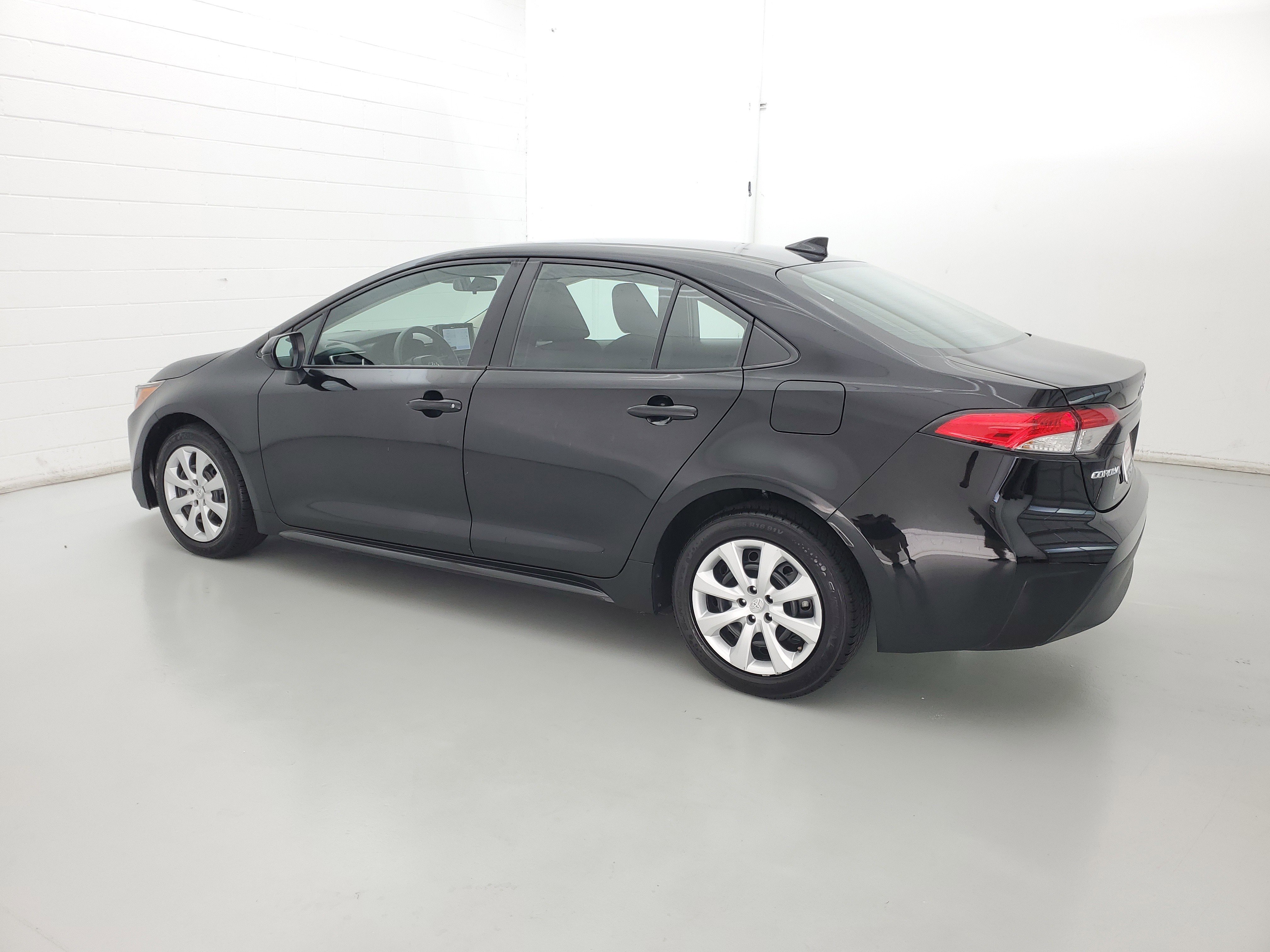 2024 Toyota Corolla LE photo 2