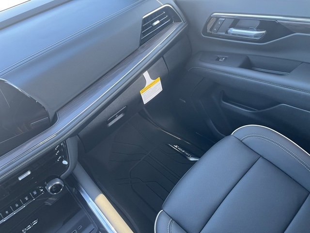 2025 Chevrolet Suburban Premier photo 15