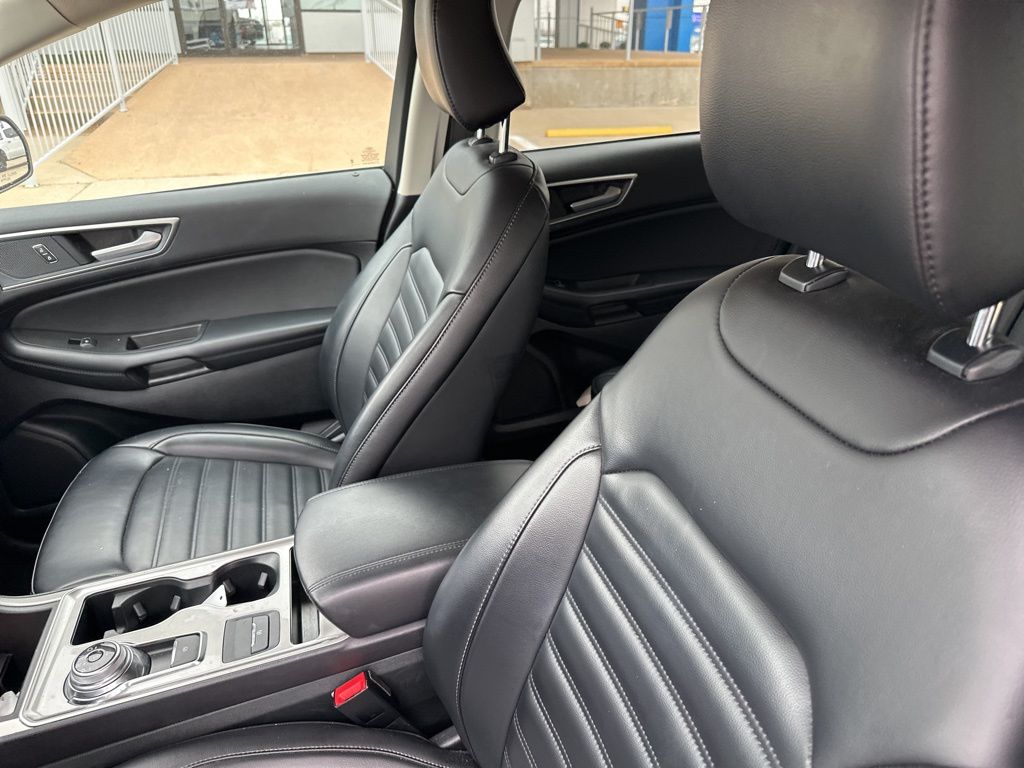 2024 Ford Edge SEL photo 2