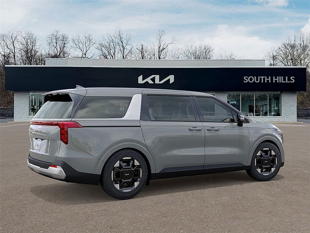 2026 Kia Carnival EX photo 5