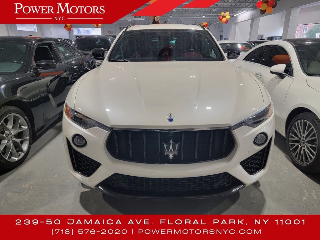 2022 Maserati Levante Base GT photo 2