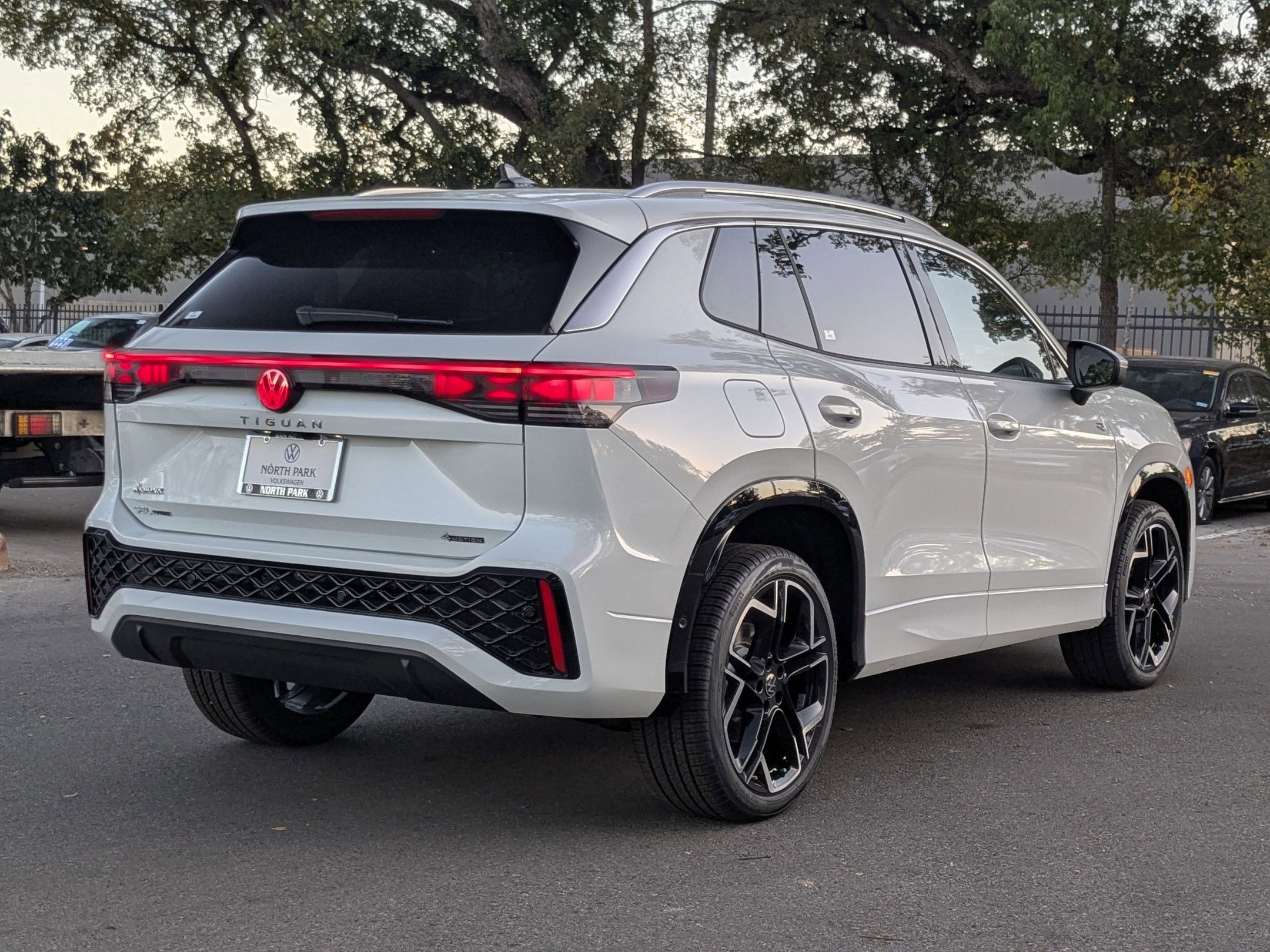 2026 Volkswagen Tiguan SEL R-Line photo 2