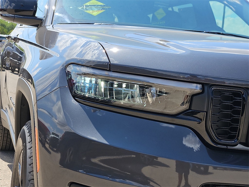 2025 Jeep Grand Cherokee Altitude photo 7
