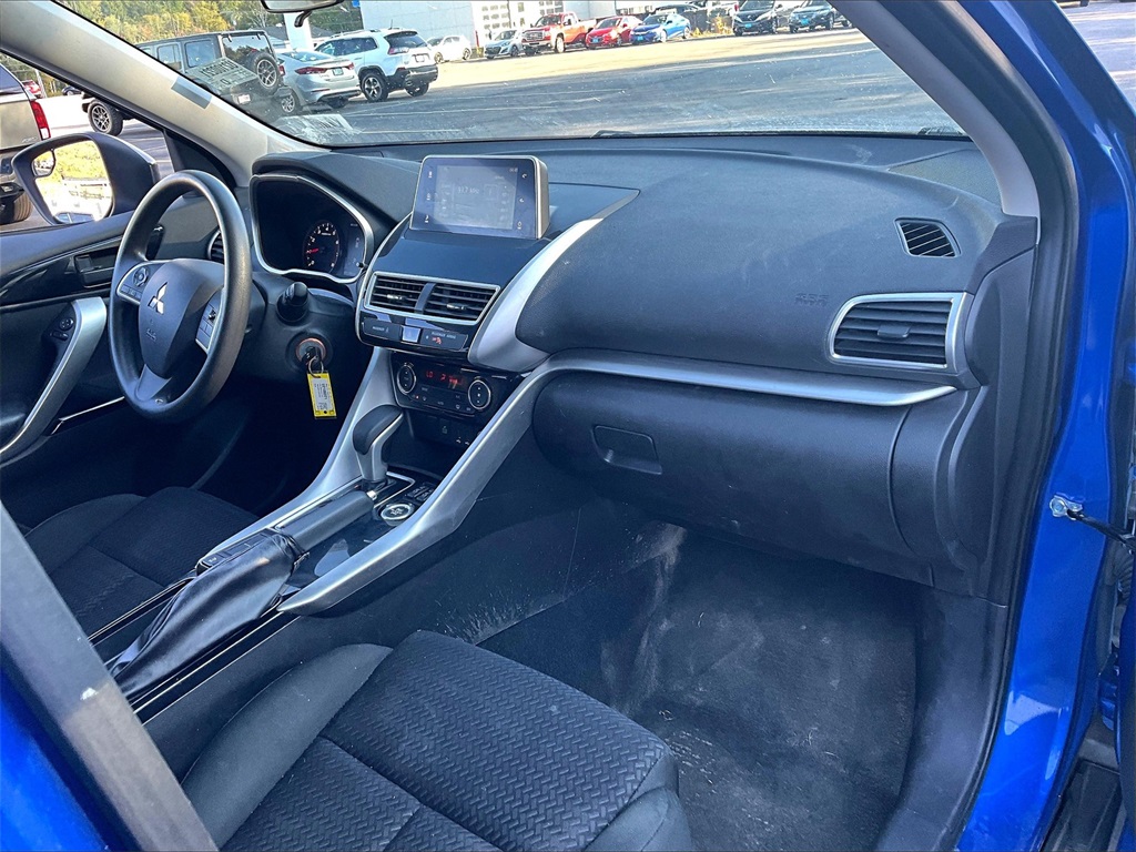 2020 Mitsubishi Eclipse Cross LE photo 14