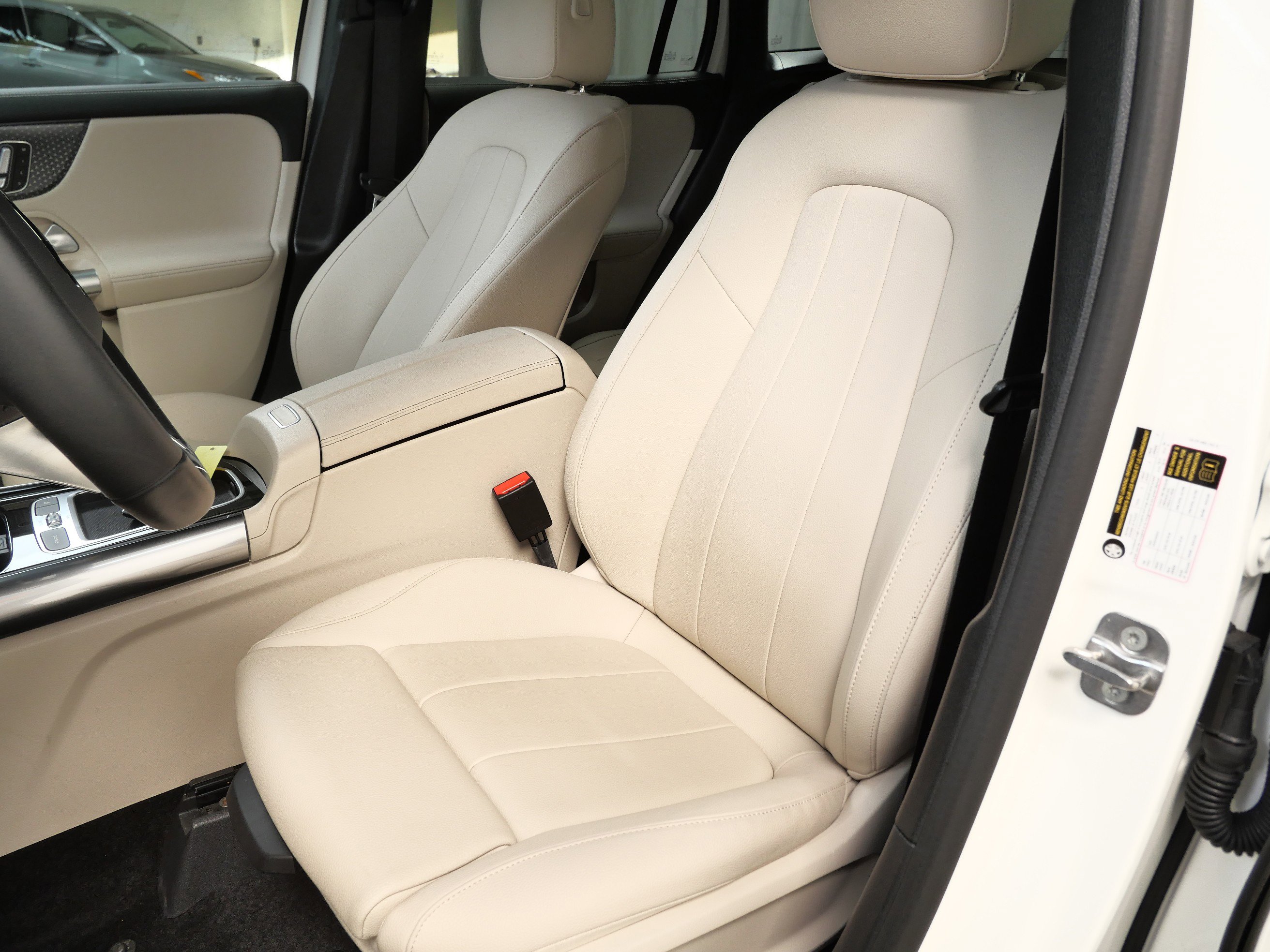 2025 Mercedes Benz GLA 250 4MATIC photo 3