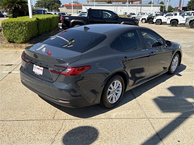 2025 Toyota Camry LE photo 3