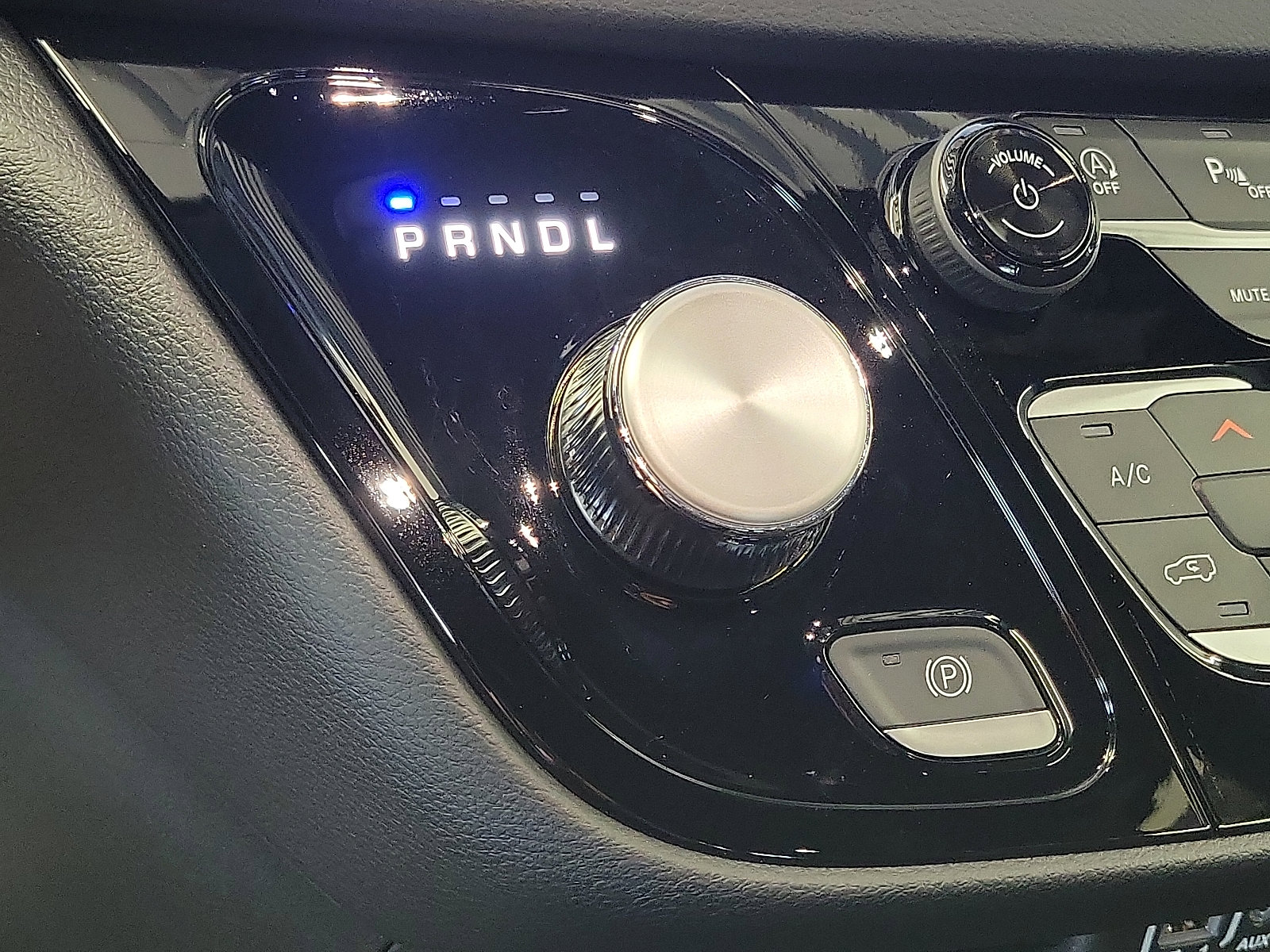 2025 Chrysler Voyager LX photo 8