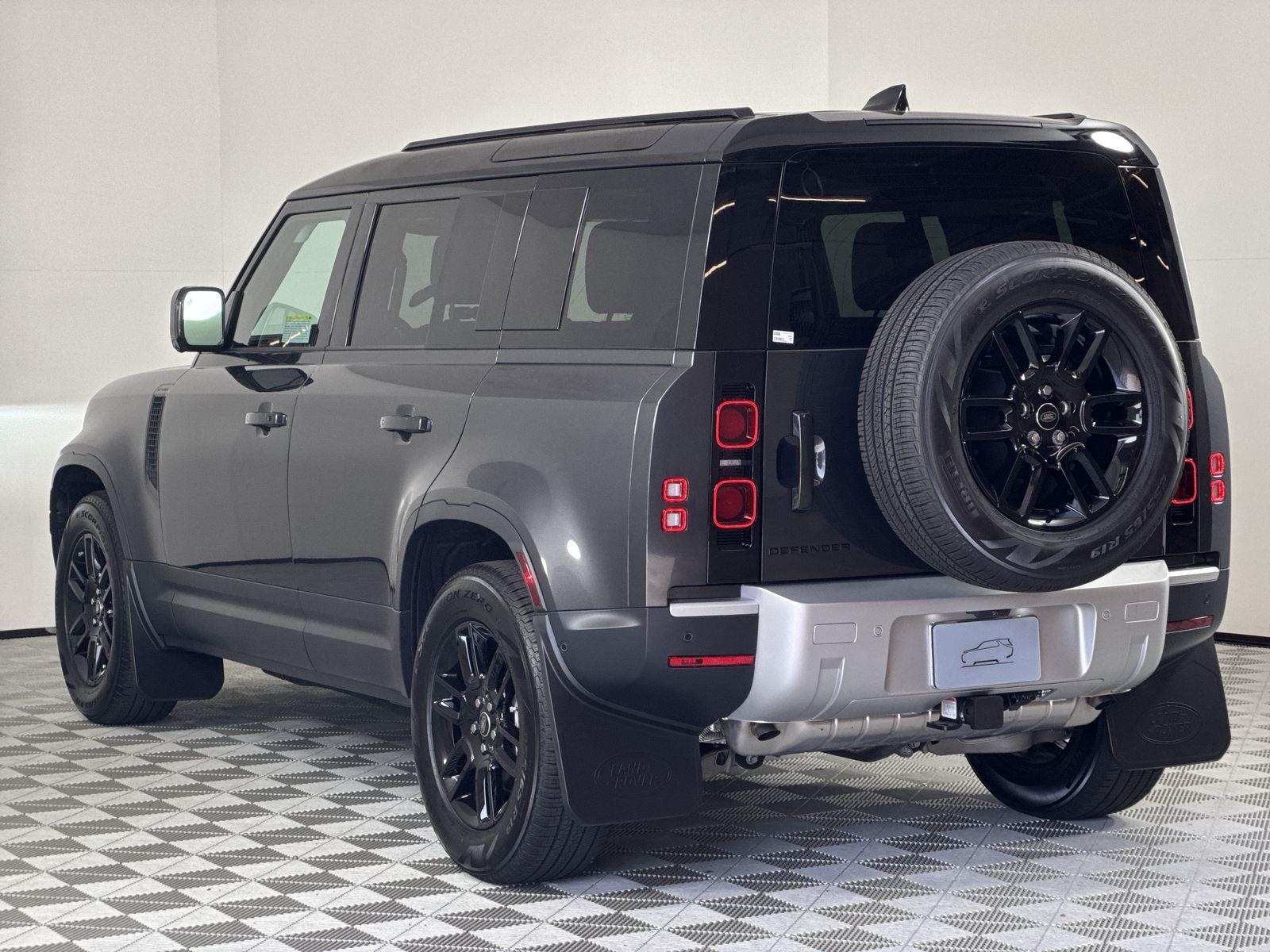 2025 Land Rover Defender 110 S photo 3