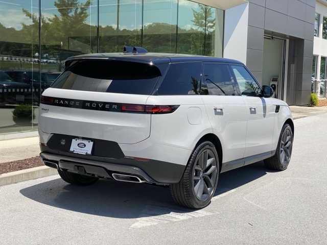 2025 Land Rover Range Rover Sport SE photo 4