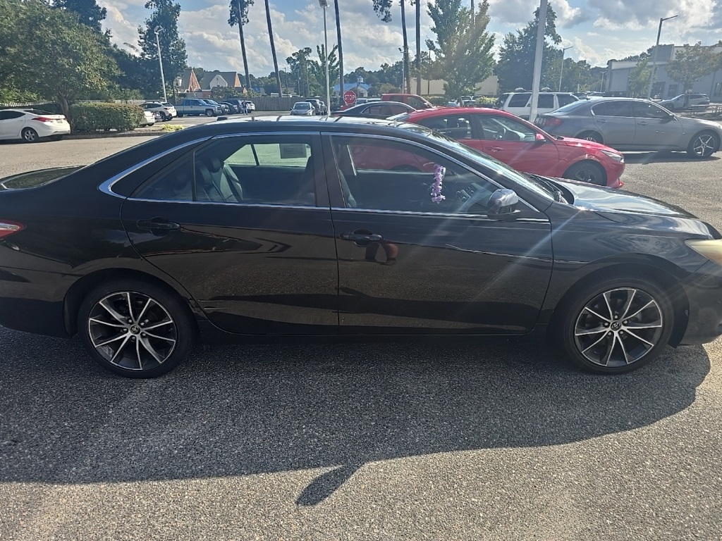 2016 Toyota Camry XSE photo 3
